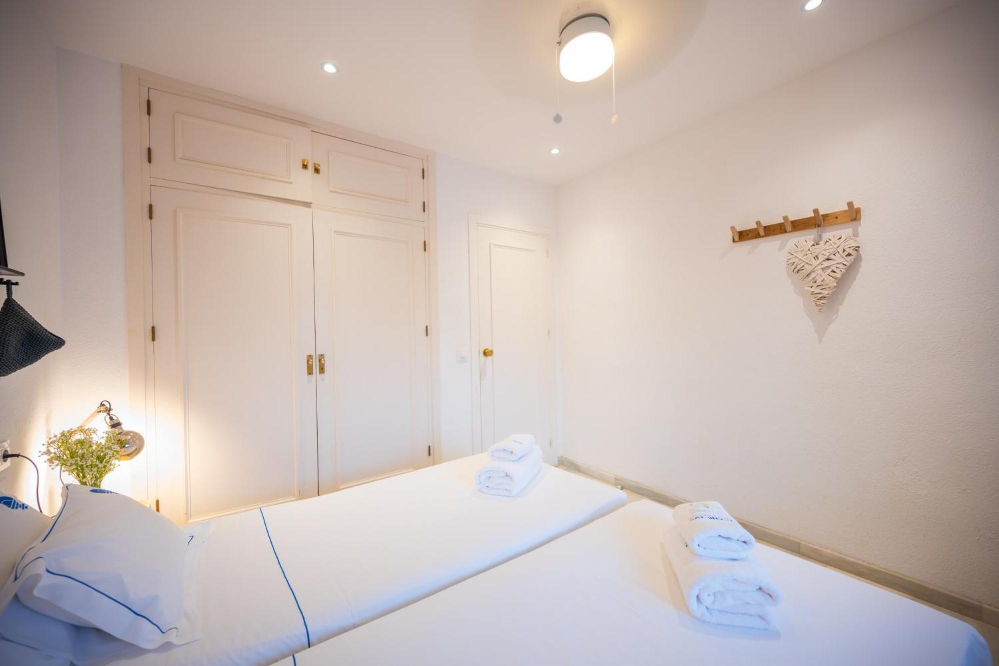 Typical Beach House Las Chapas Playa With Heated Pool Marbella Eksteriør billede
