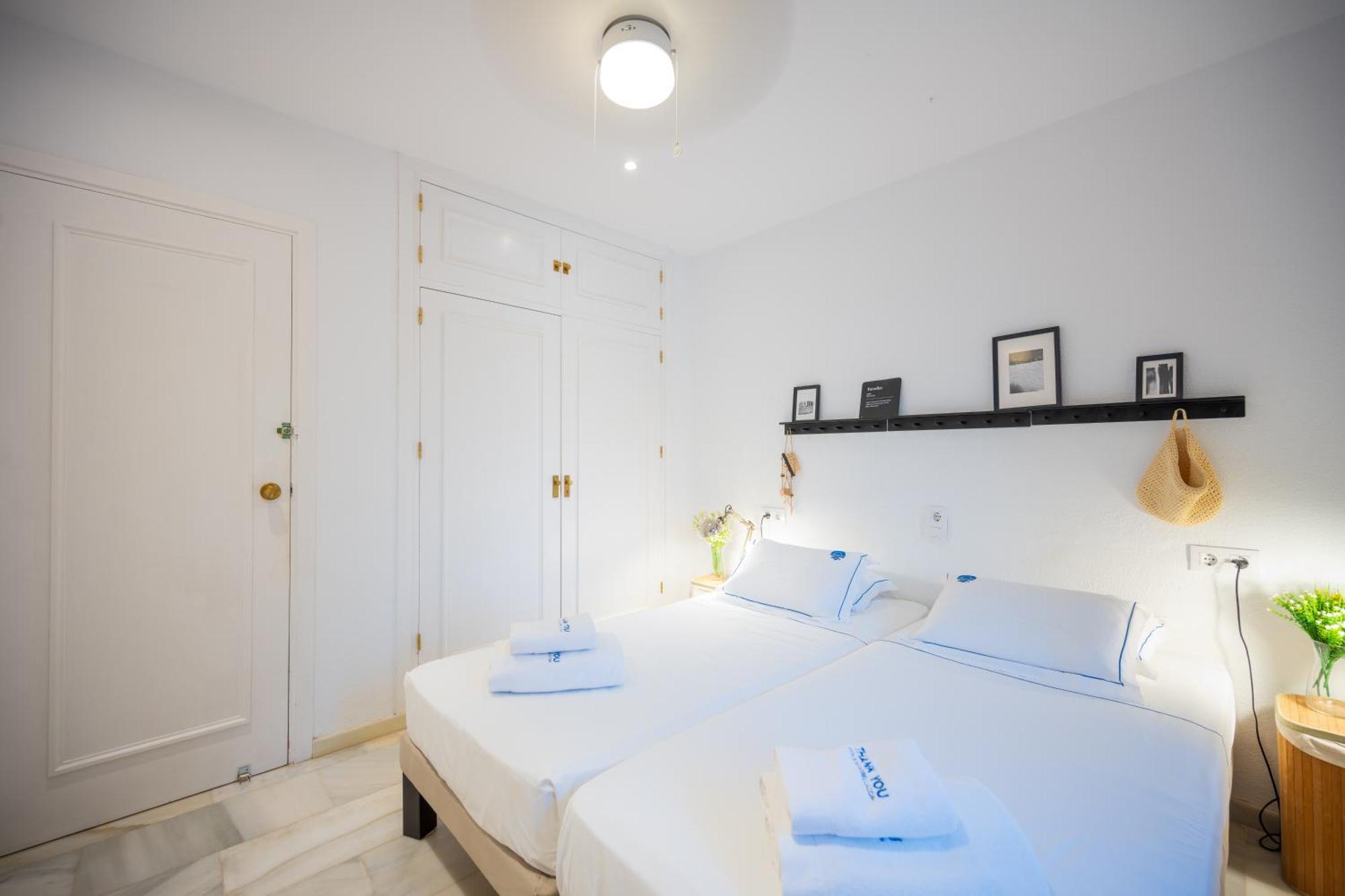 Typical Beach House Las Chapas Playa With Heated Pool Marbella Eksteriør billede