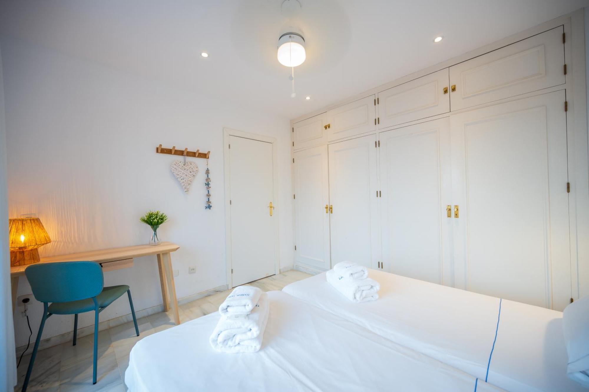 Typical Beach House Las Chapas Playa With Heated Pool Marbella Eksteriør billede