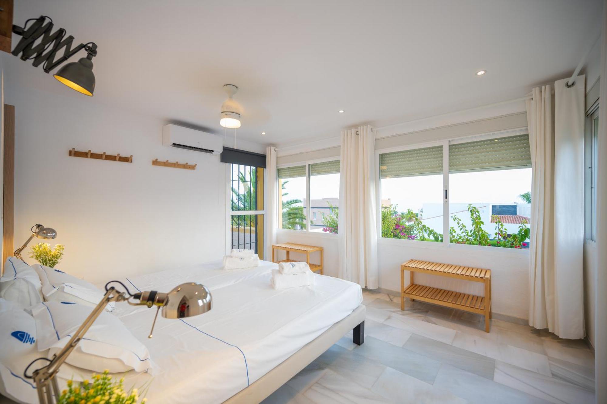 Typical Beach House Las Chapas Playa With Heated Pool Marbella Eksteriør billede