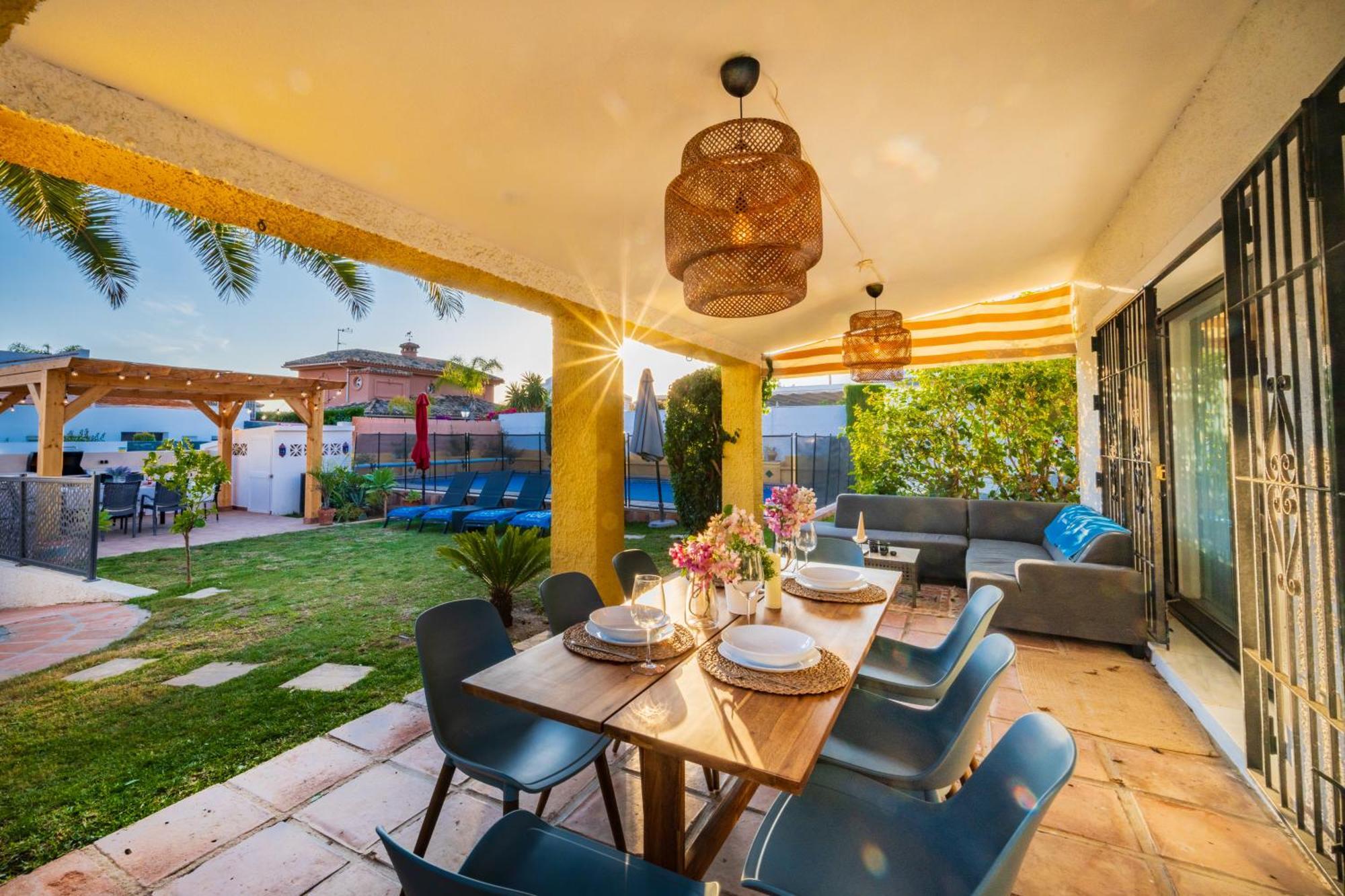 Typical Beach House Las Chapas Playa With Heated Pool Marbella Eksteriør billede