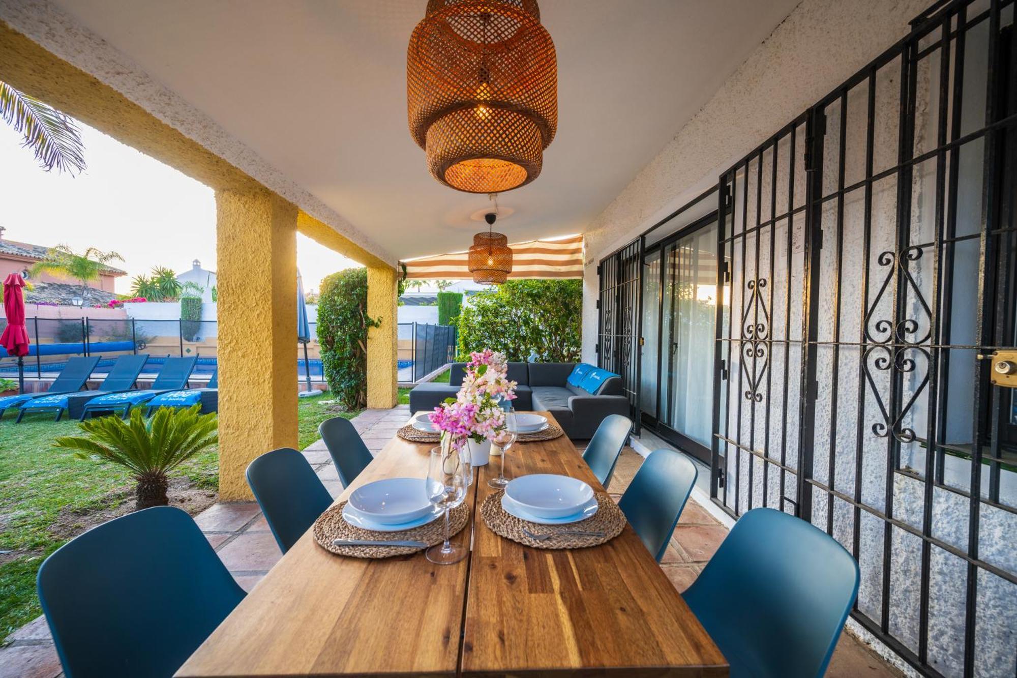 Typical Beach House Las Chapas Playa With Heated Pool Marbella Eksteriør billede