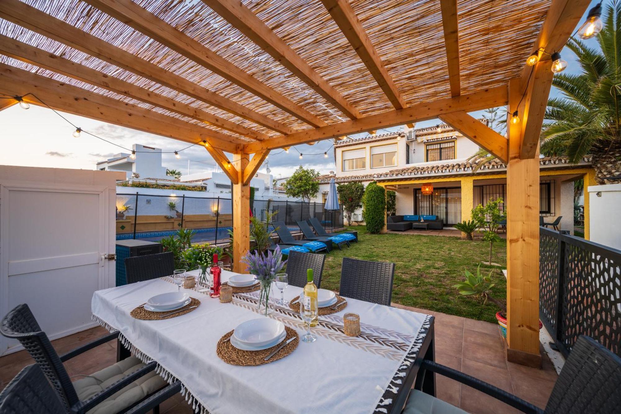 Typical Beach House Las Chapas Playa With Heated Pool Marbella Eksteriør billede