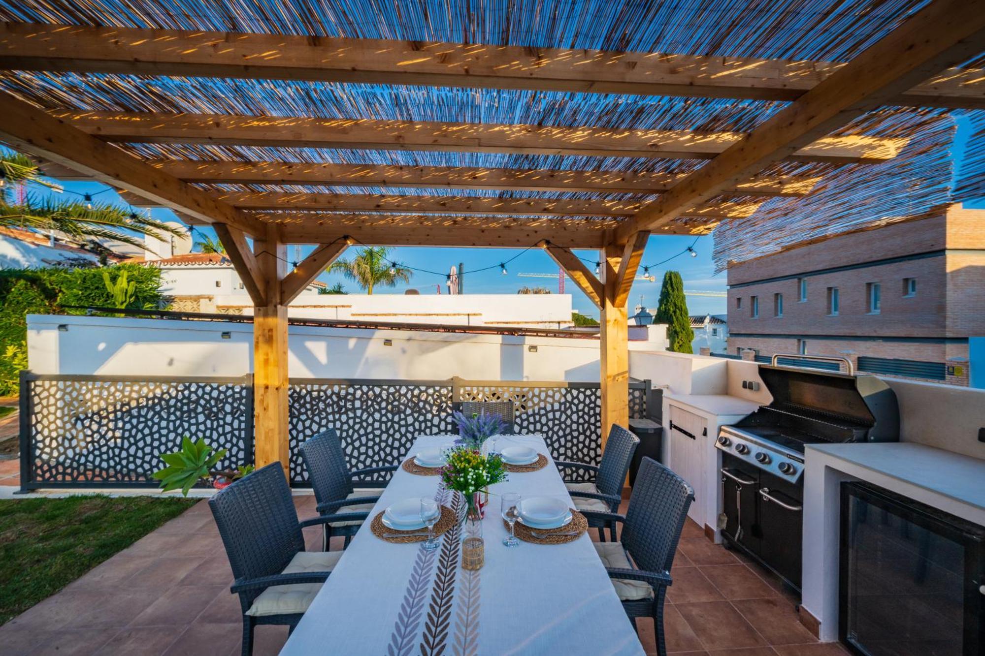 Typical Beach House Las Chapas Playa With Heated Pool Marbella Eksteriør billede