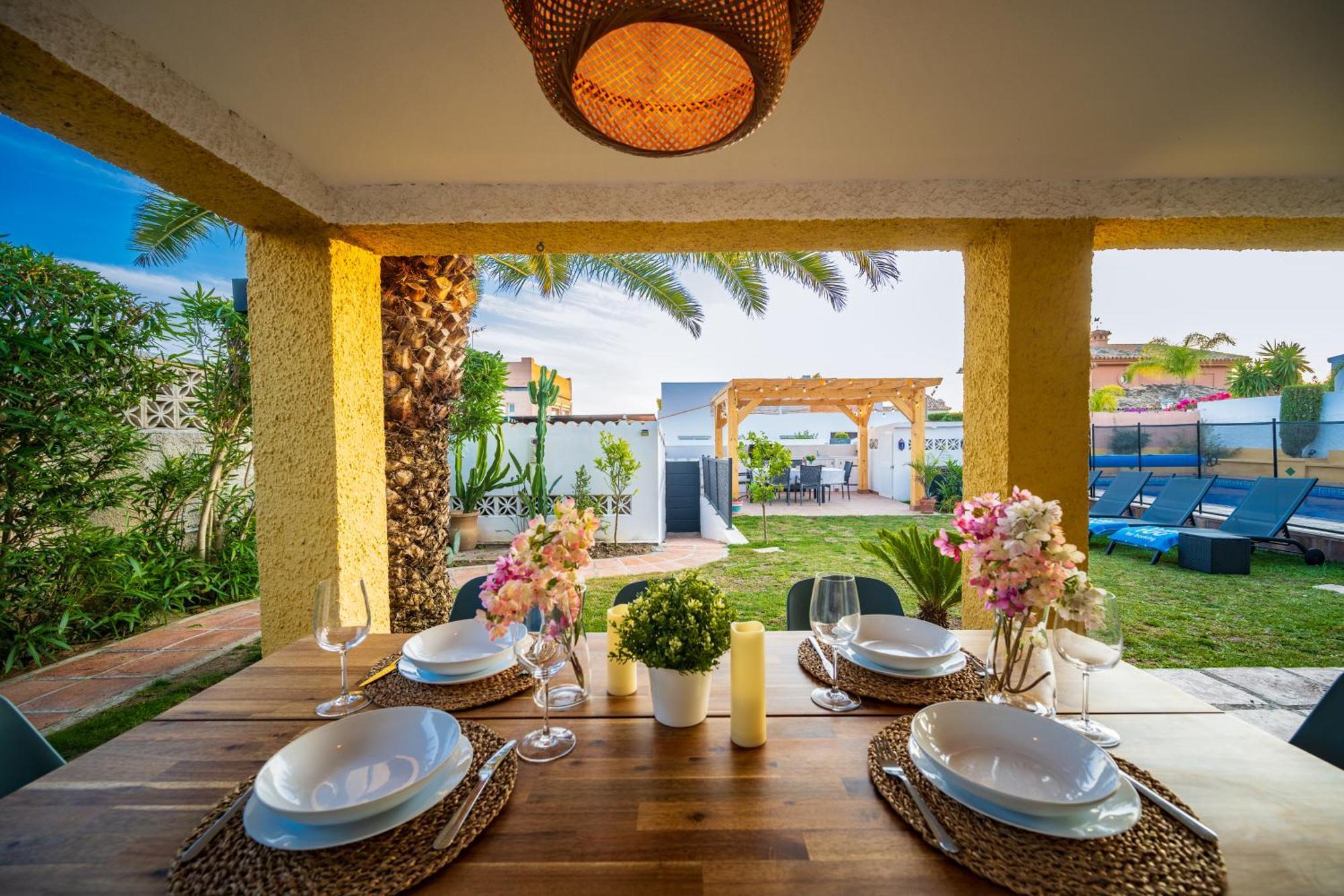 Typical Beach House Las Chapas Playa With Heated Pool Marbella Eksteriør billede