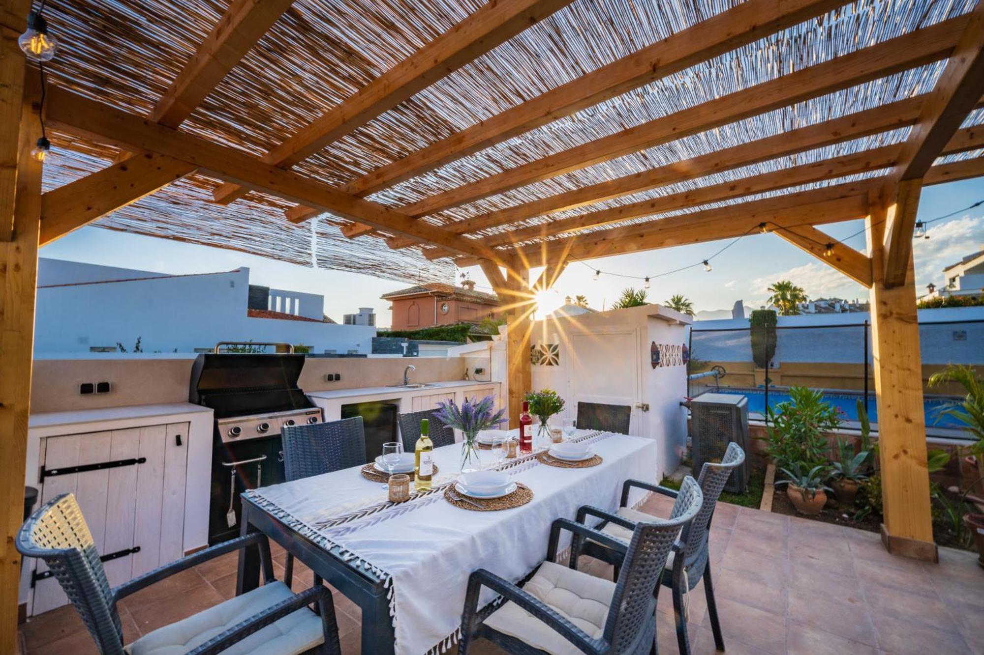 Typical Beach House Las Chapas Playa With Heated Pool Marbella Eksteriør billede