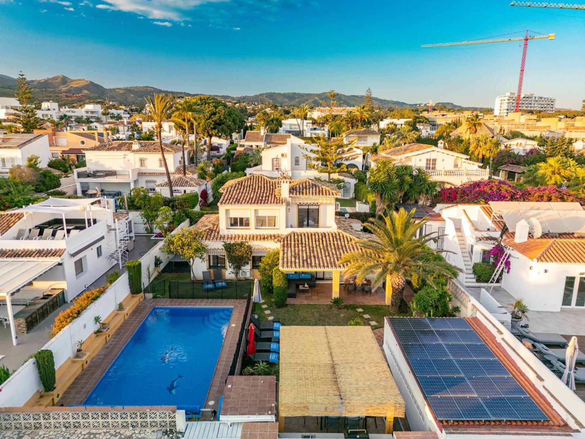Typical Beach House Las Chapas Playa With Heated Pool Marbella Eksteriør billede