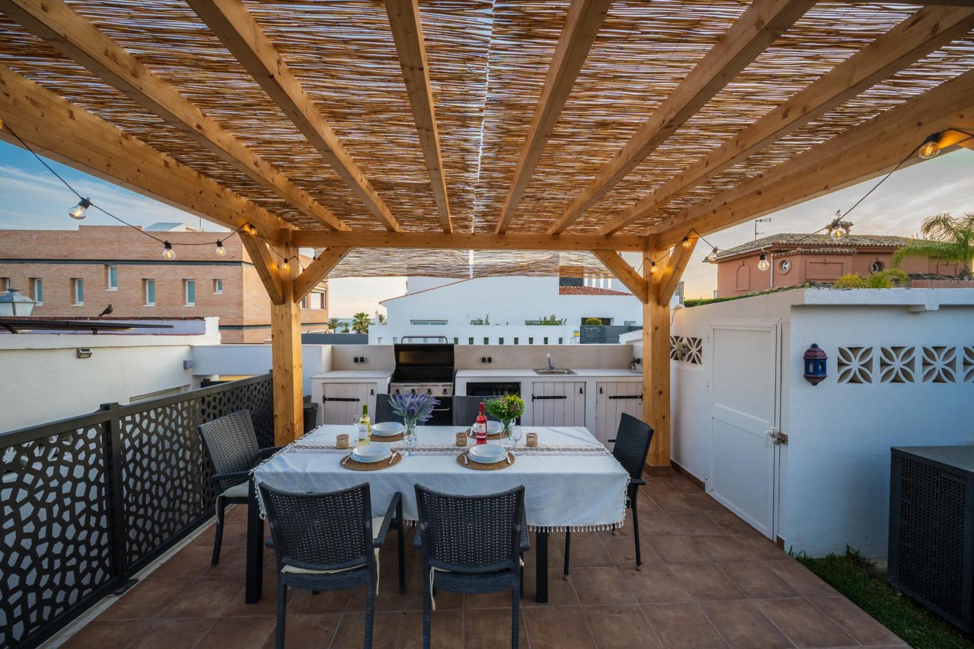 Typical Beach House Las Chapas Playa With Heated Pool Marbella Eksteriør billede